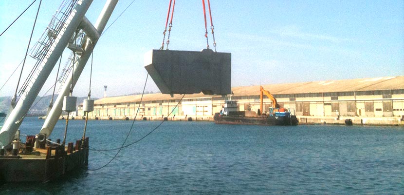 Laying of the quay blocks of the ro-ro berths in the large port of Marseille